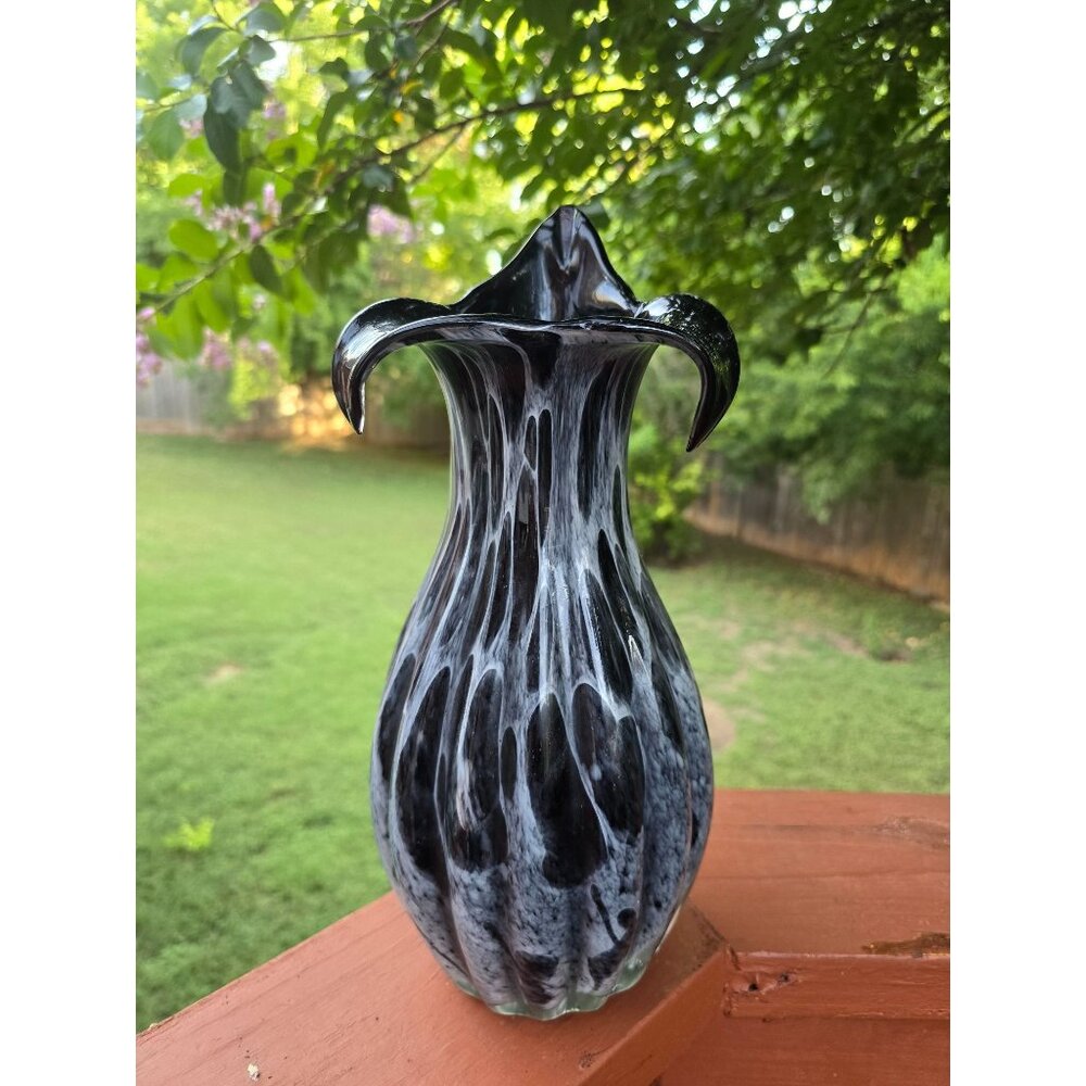 Hand-Blown Black & White Murano Art Glass Vase‎ - Elegant Curved Iris Design
